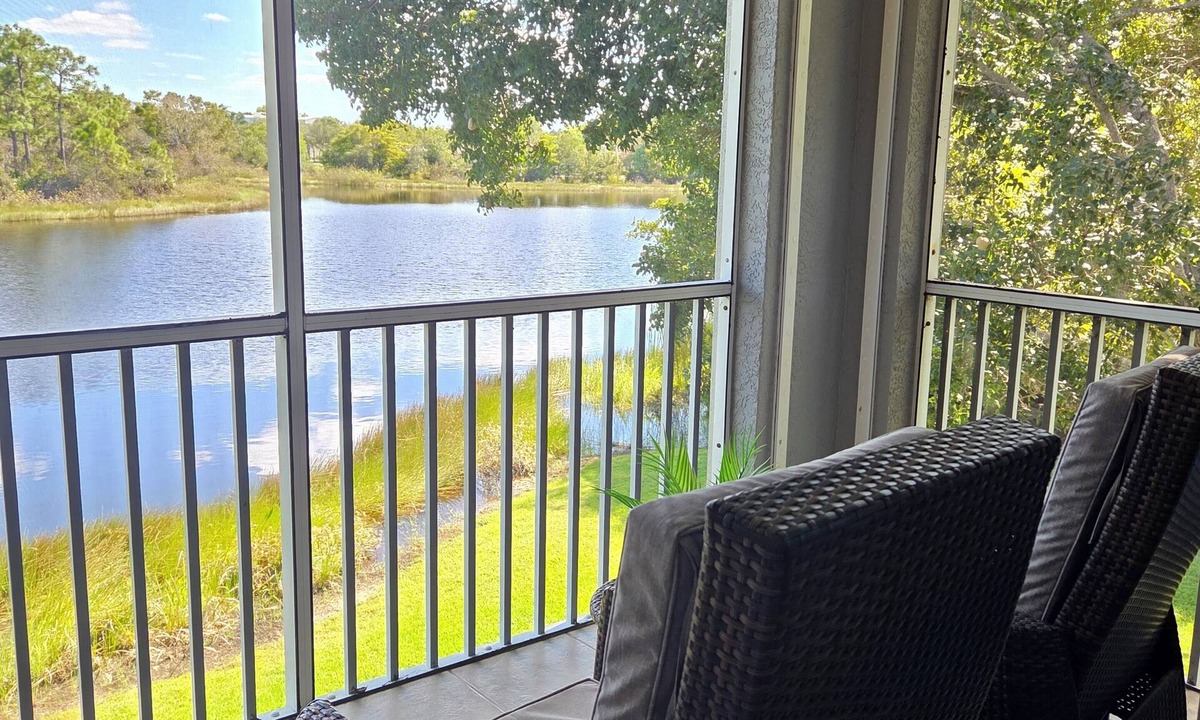 Bonita Shores Condo | Bright Corner Condo with Lake-View Lanai - Pool, 5 min to Bonita Beach