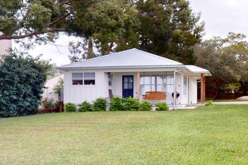 Ocean City House | Cozy waterfront cottage pet friendly with AC deck and shared dock
