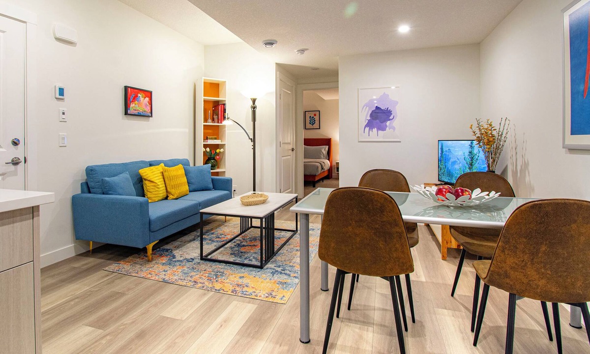 Keith Apartment | Fantastic Suite in NW Calgary | Easy Drive to the Mountains | Independent Access