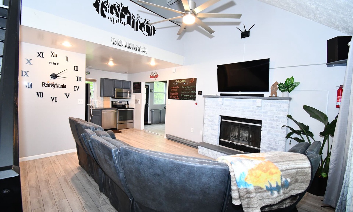 East Stroudsburg House | Home w/Hot Tub, W&D + FREE access to Pools, Lake, Fitness, Tennis, & More.