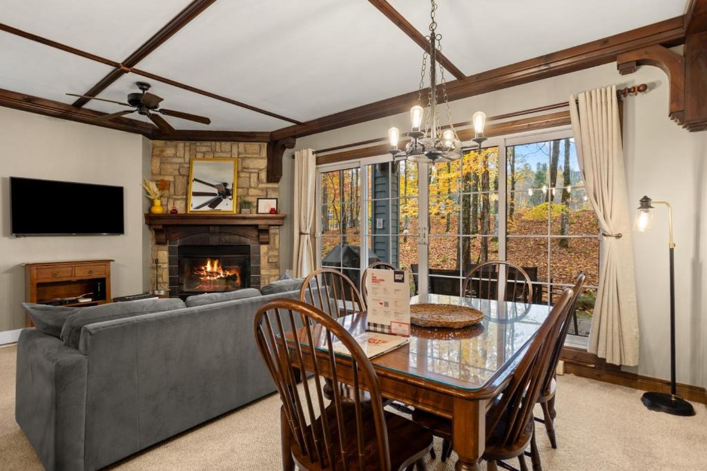 Mont-Tremblant House | Les Manoirs wPool and Hot Tub near Village 110 7