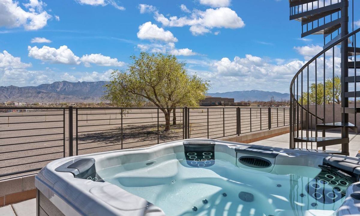 North Valley House | Luxurious Abode with Hot Tub and Rooftop Deck