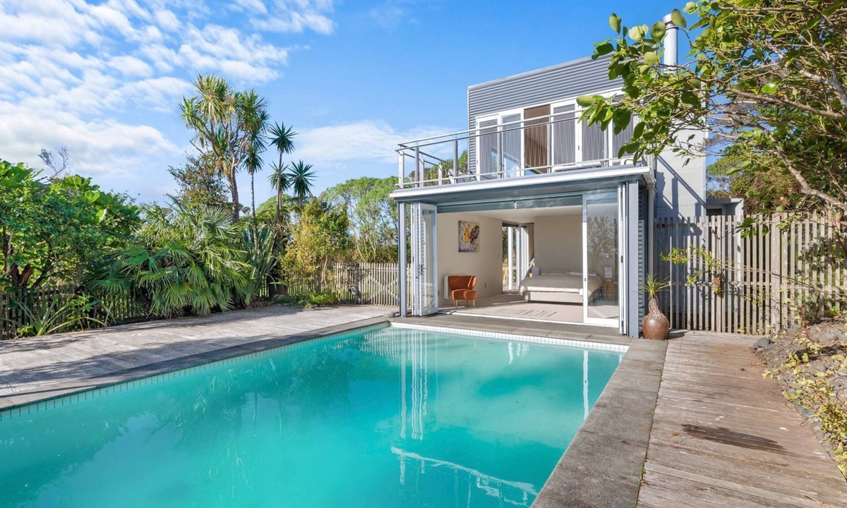 New Lynn House | Piha Pool Oasis
