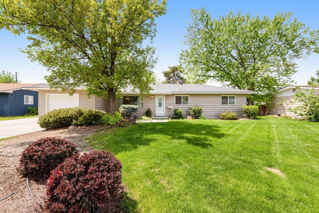 Hillcrest House | Roomy Ranch