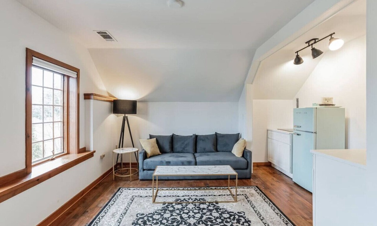 Cheyney Apartment | Thornton Studio w/Kitchenette