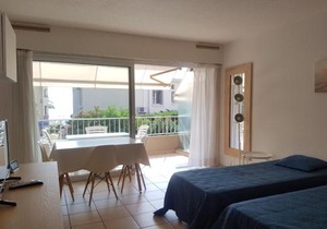 Studio clim. proche plage, commerces & gare avec WiFi, parking en option in Saint-Raphael