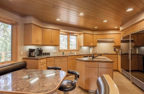 Evergreen Estates House | Big Bear Breakaway - Pool - Hot Tub & Pickleball court