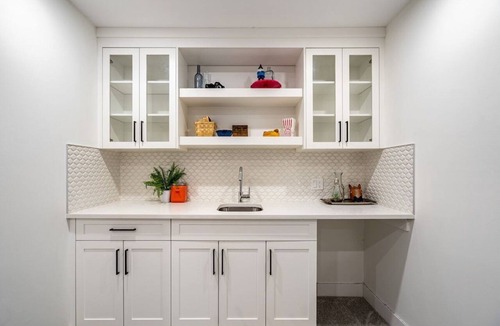 Crescent Heights House | Bright & Bold 4BDRM Modern Retreat