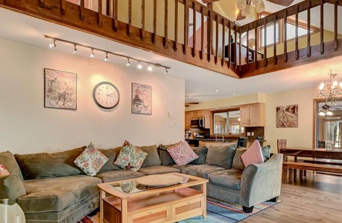 Tobyhanna House | Charming waterfront 3-bedroom house in lovely Tobyhanna with WiFi