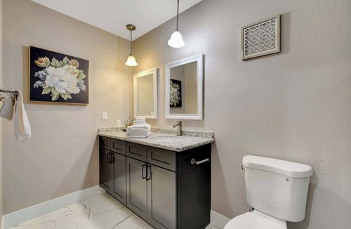 Las Vegas House | Close to Strip! Pool, Spa, Roulette Table, Golf