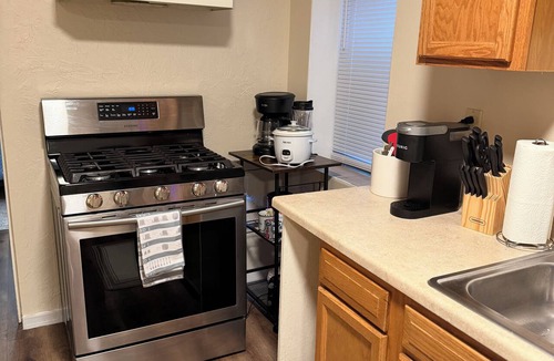 South Hills Apartment | Cozy corner in The Burgh, Minutes to Downtown