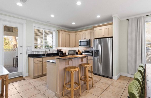 Emerald Waters Village House | Fall Deals + Snowbird Rates | Coastal Stay Near the Beach