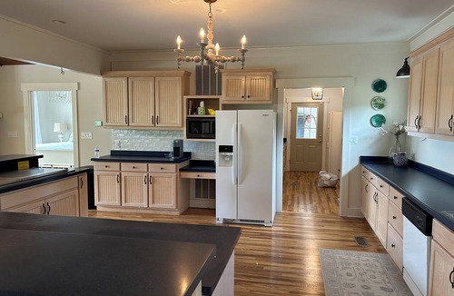 Eatonton Cottage | Master’s Week Charming 7-bedroom cottage with WiFi and AC on Lake Oconee