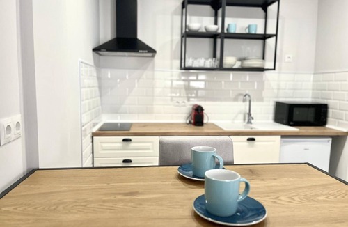 Capuchinos Apartment | Modern, functional studio 15 min from center with Wi-Fi and air conditioning