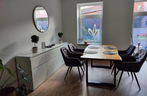 Johannesvorstadt Apartment | Neu sanierte Wohnung mit Balkon und Stellplatz