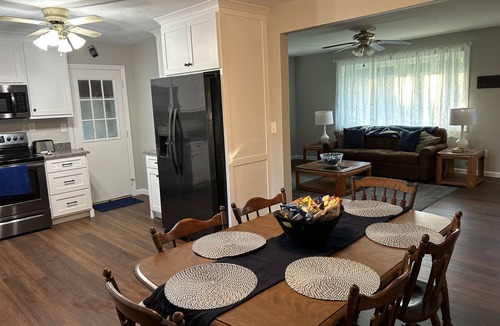 Stormstown House | New Remodeled home. Quiet family neighborhood. 15 mins to PSU.