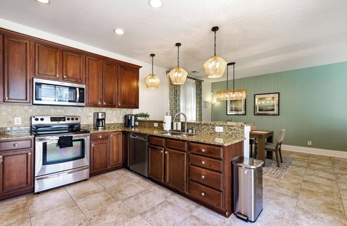 Windy Hill House | North Beach Resort private cottage-walk to ocean, hot tubs, resort pools, gym!