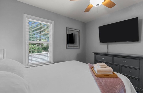 St. Charles Apartment | Pet-Friendly Duplex | Historic Main