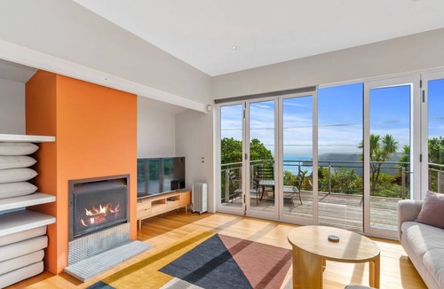 New Lynn House | Piha Pool Oasis