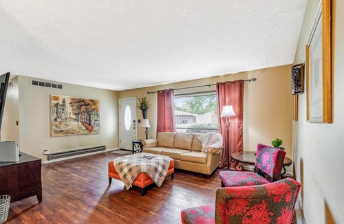 Hillcrest House | Roomy Ranch