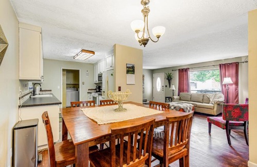 Hillcrest House | Roomy Ranch