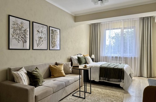 Almaty Apartment | "Singing birds" charming studio in center of Almaty with WiFi, AC