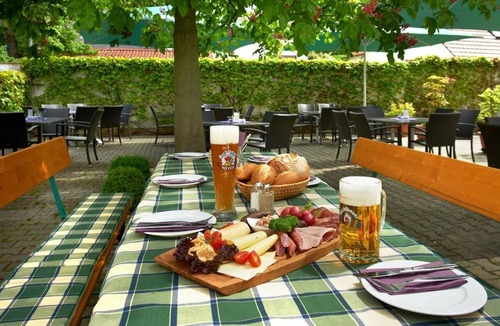 Neustadt an der Donau Apartment | Spacious double room "Theresia" (22sqm) with small living area