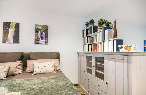 Hunerbach Apartment | Studio Apartment 'Eifelzauber' with Shared Terrace, Wi-Fi and Air Conditioning