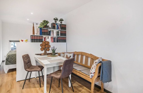Hunerbach Apartment | Studio Apartment 'Eifelzauber' with Shared Terrace, Wi-Fi and Air Conditioning