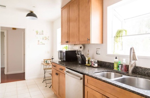 South San Mateo House | The Laurel Pad -12-Min From SFO, Tastefully Designed, Work Station