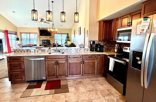 Hidden Valley Condo | Updated Mountain Condo with 2 King Suites