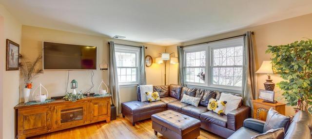 10 Mi to Dtwn Lancaster: Charming Home w/Yard! in Leola