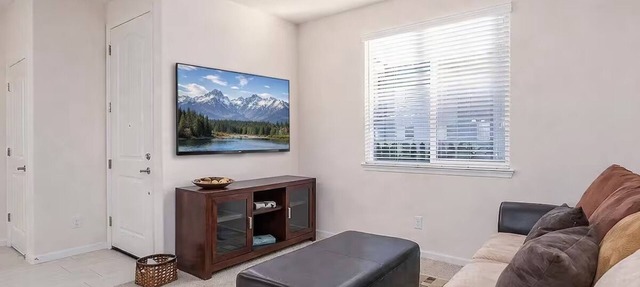 2 BR Layout with Bonus Room Quiet + Parking in Carson City