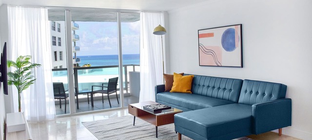 2bd Oceanfront Ste OceanView w/balcony, Pool, nearby dining, beach access in Miami Beach