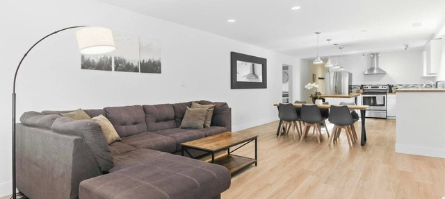 3-BDRM (4 BEDS) 1-BATH - 6 people Home in Squamish in Squamish