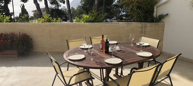 3 bed apt, superb location, sea views, big terrace, beach/bars 7 mins walk! in Almunecar
