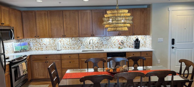 3 Bed/Bath Updated Condo 50 Steps to Main Lift w/30-Foot Balcony Facing Ski Runs in Granby