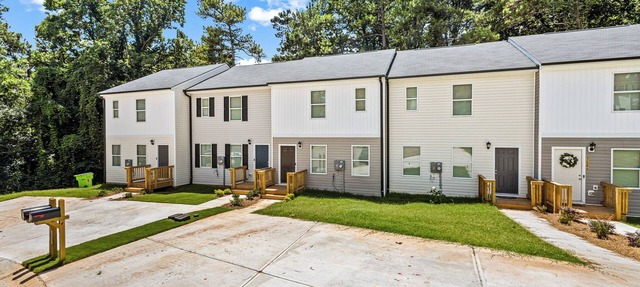 3-bedroom Elegant Escape – Near Six Flags with WiFi, AC. in Austell