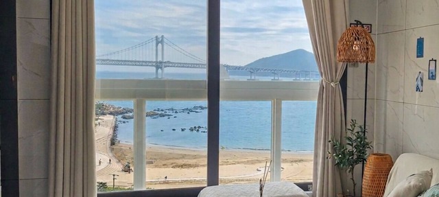 5 Sec to Beach!Unobstructed Panoramic Ocean&Gwangan Bridge Views with Drone Show in Busan