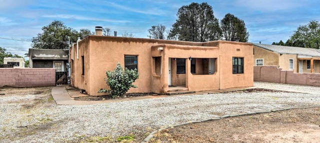 Adobe Albuquerque Home about 5 Mi to Old Town! in Los Ranchos de Albuquerque