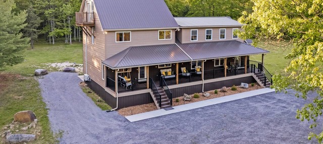 Adventure Oak Lodge w/Pickleball Court, Pool Table + More! in Beech Creek