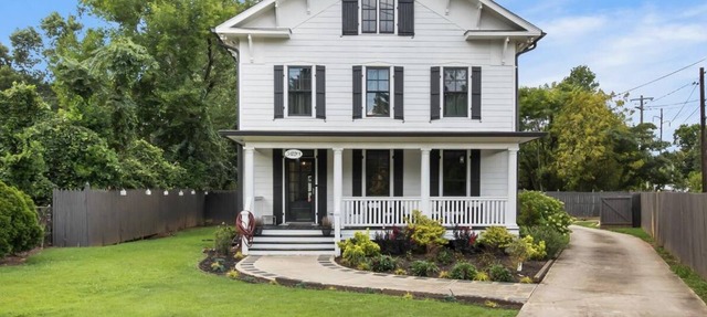 Airport Cottage in East Point