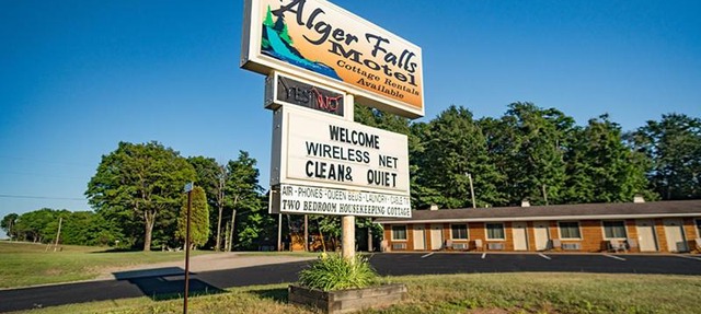 Alger Falls Motel in Munising