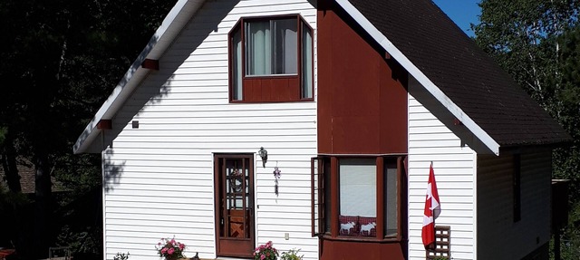 Algonquin Winter Fun Cabin in Whitney
