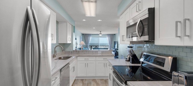 Amazing panoramic gulf views! Cleaning fees and beach service included! in Okaloosa Island