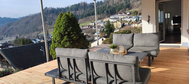Apartment 'Kinzigtalblick' with Mountain View, Private Terrace and Wi-Fi in Wolfach