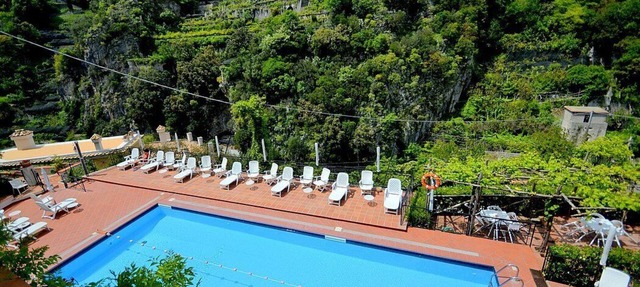 Appartamento Ulisse A: A welcoming apartment that is part of an historic villa. in Ravello