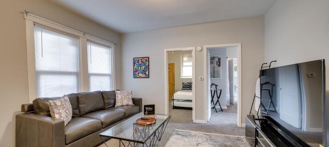 Balcony & Workspace! Apt 5 Mi to Dtwn Pittsburgh in Pittsburgh