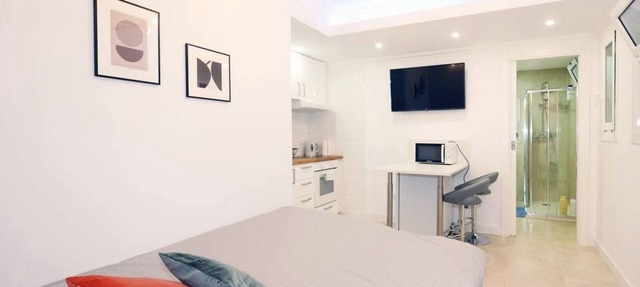 Basic & Comfy Studio Eixample in Barcelona