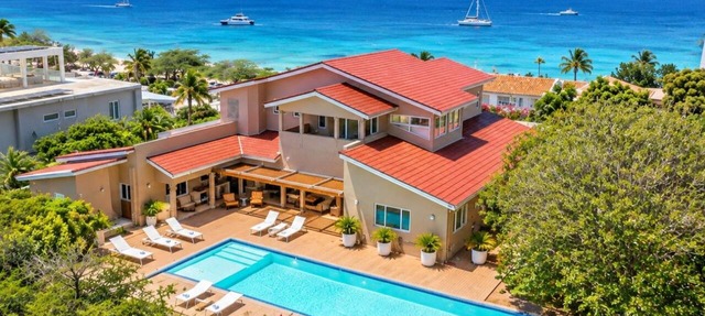 Beach Front 5BR Pool Catalina Beach House by Bocobay in Noord